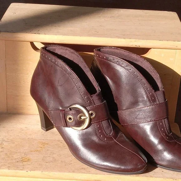 Brown vegan leather ankle booty with rubber soles - Picture 2 of 6